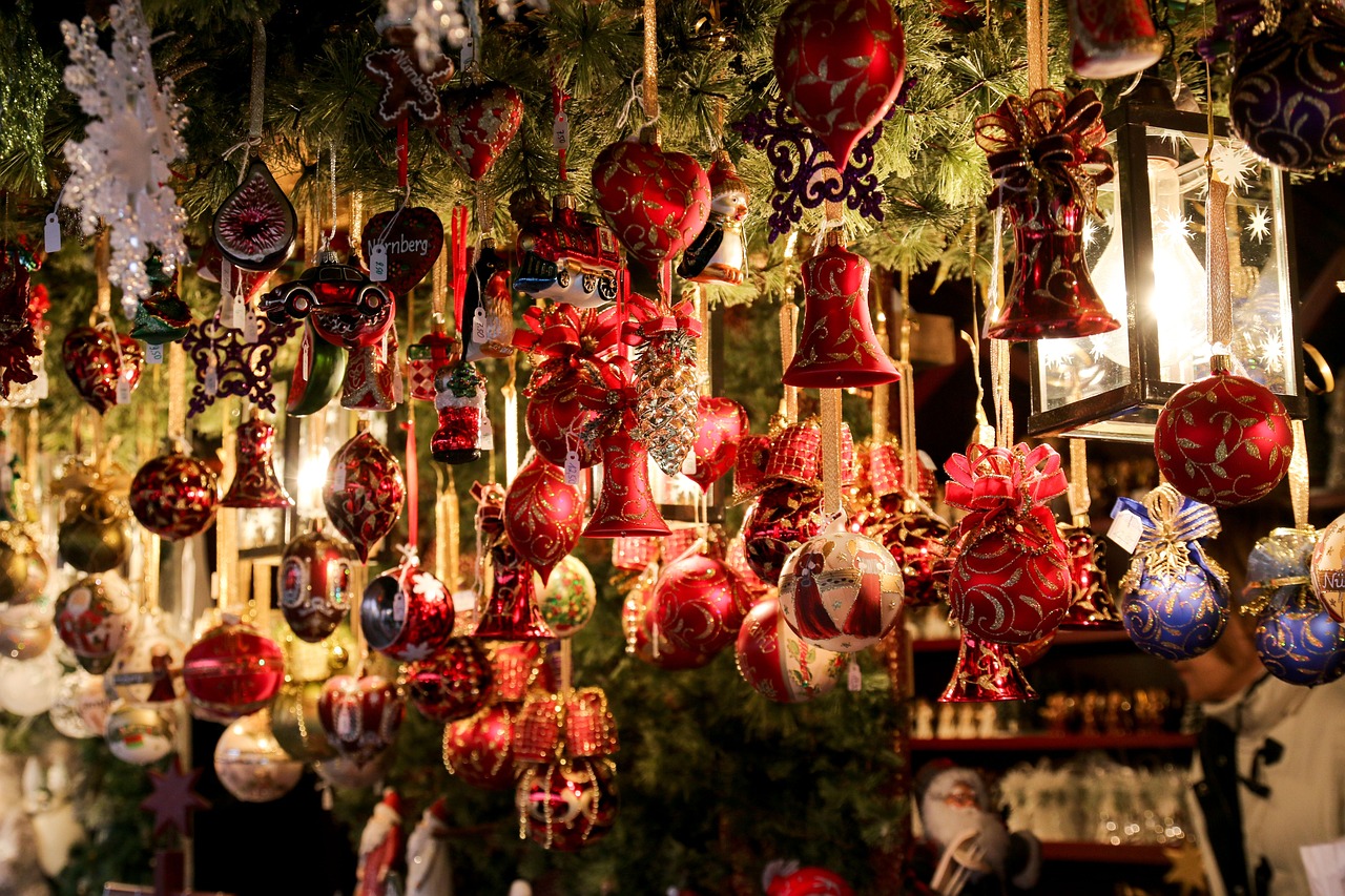 christmas-market-550323-1280-2.jpg